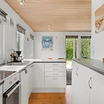 Evalotte - 600m From The Sea By Interhome Lakolk