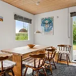 Evalotte - 600m From The Sea By Interhome