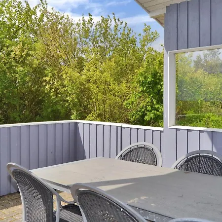 Evalotte - 600m From The Sea By Interhome