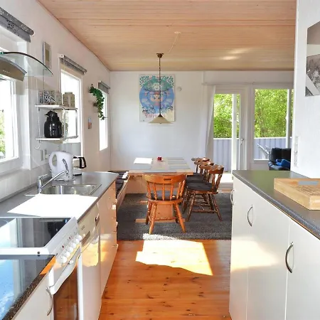 Evalotte - 600m From The Sea By Interhome