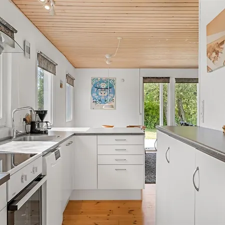 Evalotte - 600m From The Sea By Interhome Lakolk