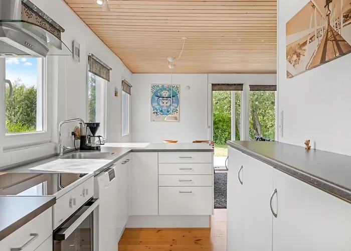 Evalotte - 600m From The Sea By Interhome Lakolk